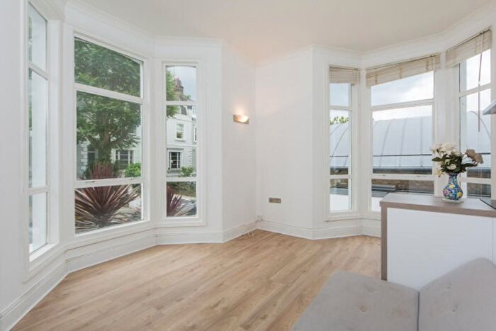 2 Bedroom Flat To Rent In Earls Court Gardens, London, SW5