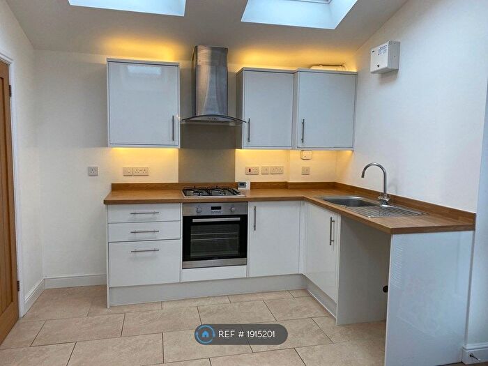 1 Bedroom Flat To Rent In Meadow Road, Catshill, Bromsgrove, B61