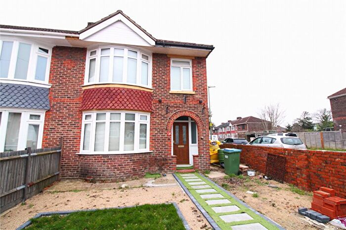 3 Bedroom End Of Terrace House To Rent In Wallisdean Avenue, Fareham, Hampshire, PO14