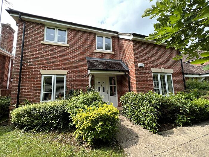 2 Bedroom Flat To Rent In Finchampstead, Wokingham, Berkshire, RG40
