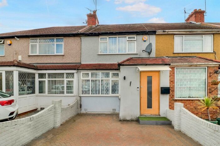 3 Bedroom Terraced House To Rent In Kenilworth Avenue, Harrow, HA2