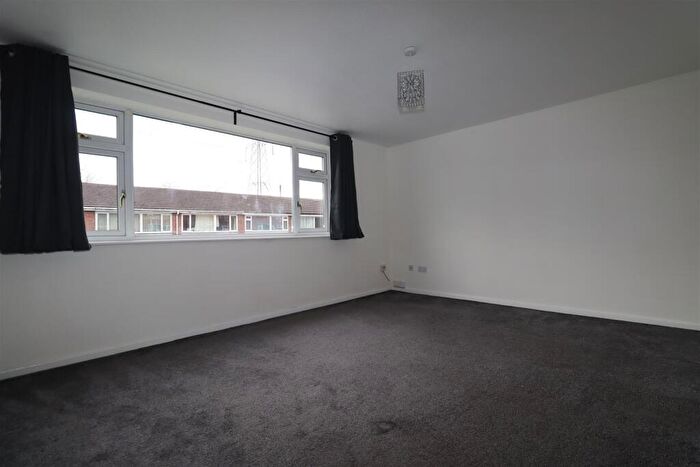 2 Bedroom Flat To Rent In Beech Farm Drive, Tytherington, Macclesfield., SK10