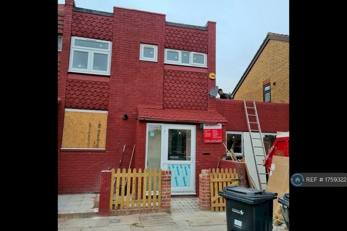 5 Bedroom End Of Terrace House To Rent In Woodman Path, Ilford, IG6