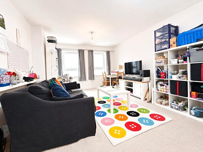 1 Bedroom Flat For Sale In Oakwood Close, London, SE13