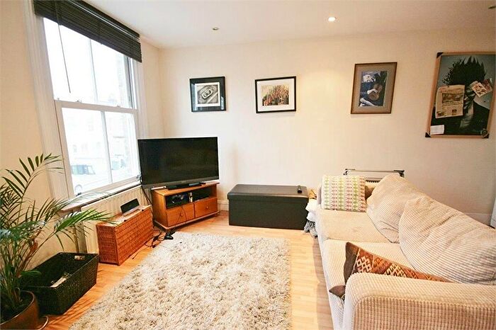 2 Bedroom Flat To Rent In Edithna Street, Clapham North, SW9