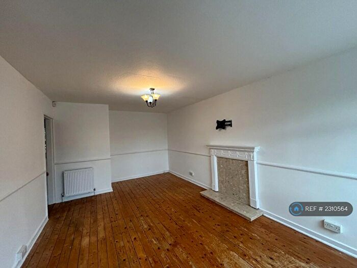 2 Bedroom Flat To Rent In King Edwins Court, Leeds, LS8