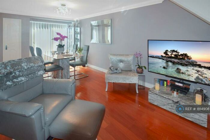 3 Bedroom End Of Terrace House To Rent In Dengayne, Basildon, SS14