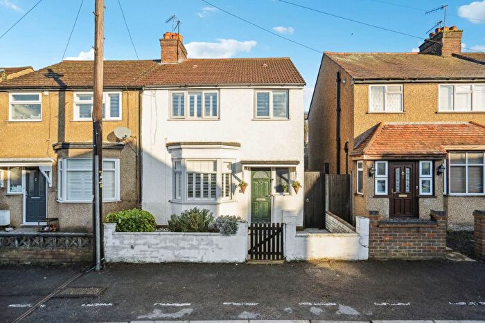 3 Bedroom Semi Detached House For Sale In William Street, Bushey, WD23