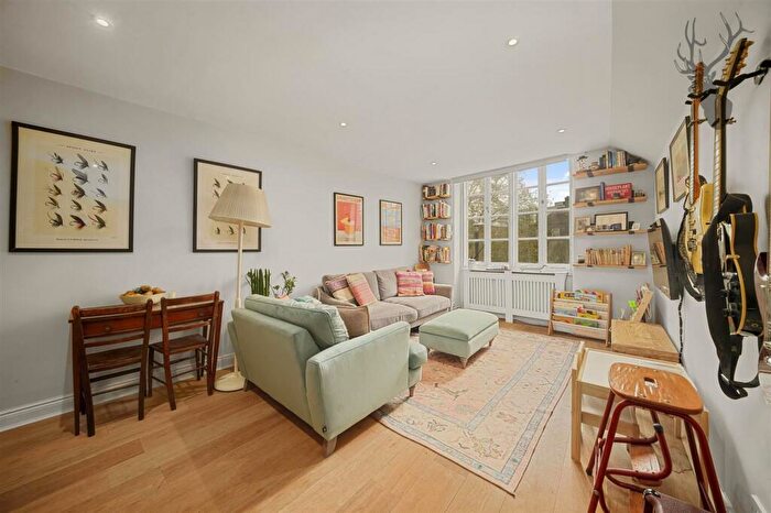 2 Bedroom Apartment For Sale In Bow Road, Link House, E3