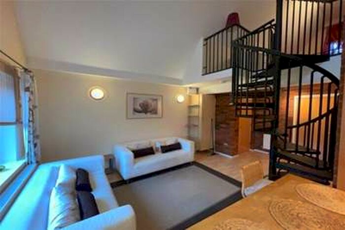 2 Bedroom Flat To Rent In Swallow Croft, Lichfield, WS13