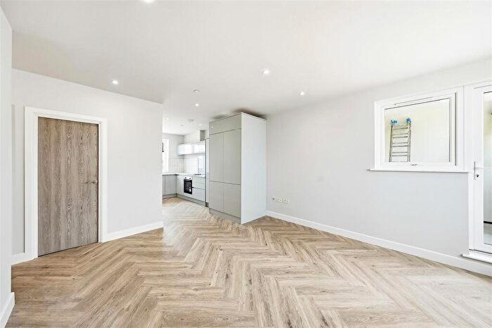 4 Bedroom Flat For Sale In Pemberton Court, Portlet Street, London, E1