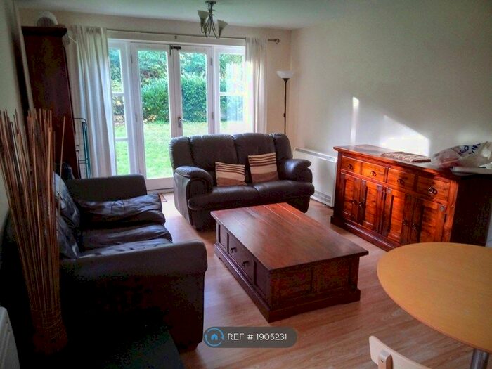 2 Bedroom Flat To Rent In Faraday Road, Guildford, GU1