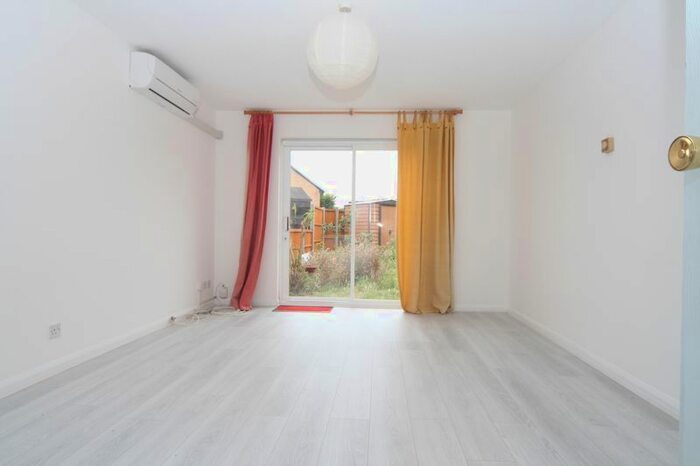 2 Bedroom Semi-Detached House To Rent In Lanata Walk, Yeading, Hayes, UB4