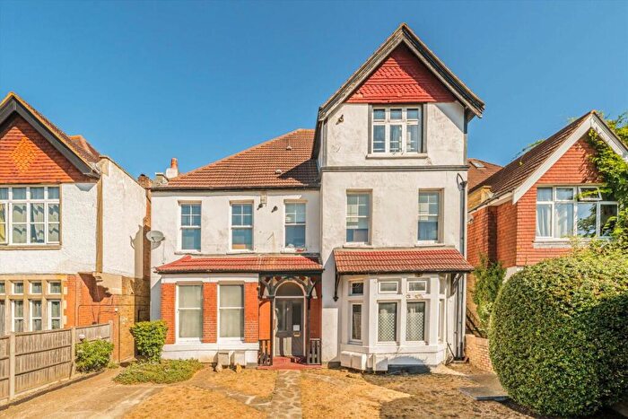 1 Bedroom Flat To Rent In Avenue South, Surbiton, KT5
