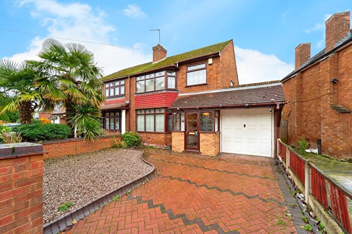 3 Bedroom Semi Detached House For Sale In King Street, Walsall, West Midlands, WS9