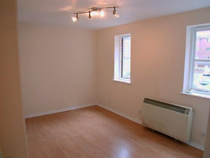 Property To Rent In Ballards Lane, London, N12