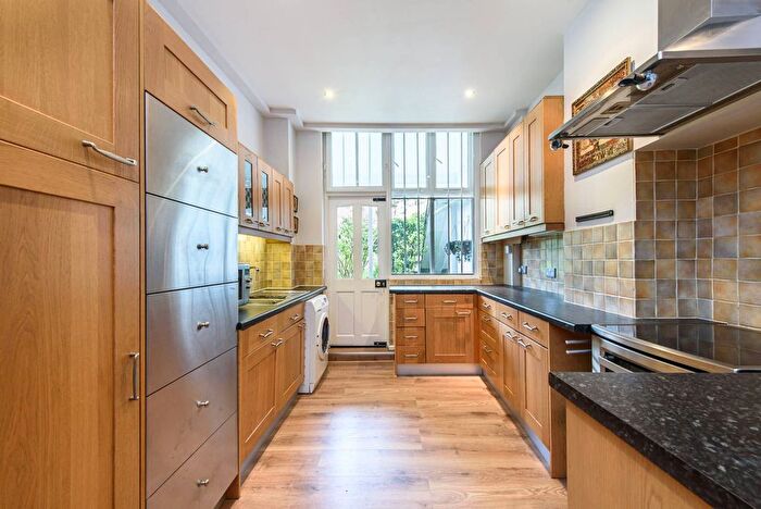2 Bedroom Flat For Sale In Canfield Gardens, South Hampstead, London, NW6