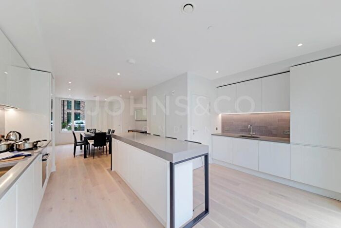 3 Bedroom Town House For Sale In Starboard Way, London, E16