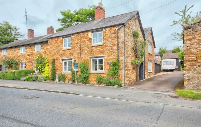 4 Bedroom Character Property For Sale In Harborough Road, Maidwell, Northamptonshire, NN6