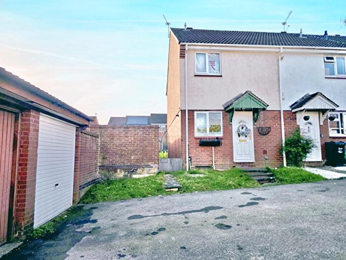 2 Bedroom End Of Terrace House For Sale In Chatton Close, Lower Earley, Reading, RG6