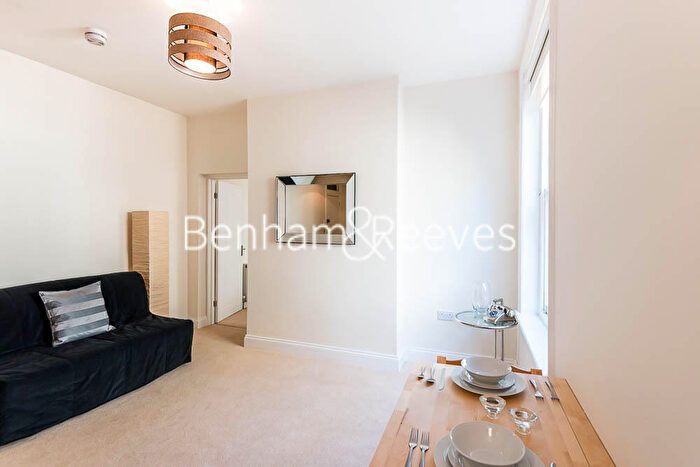 1 Bedroom Apartment To Rent In Frognal, Hampstead, NW3