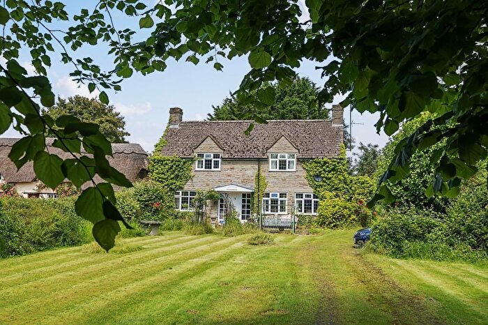 5 Bedroom Detached House For Sale In High Street, Standlake, OX29