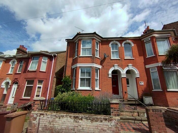 3 Bedroom Semi-Detached House To Rent In Grove Lane, Ipswich, IP4