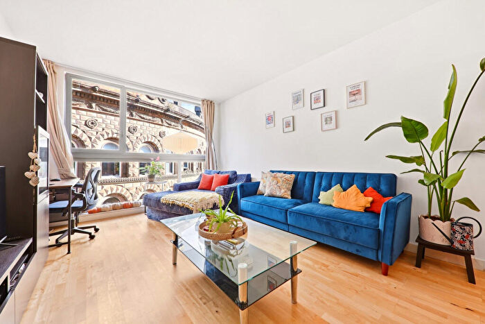 2 Bedroom Apartment For Sale In Crown Street, Leeds, LS2