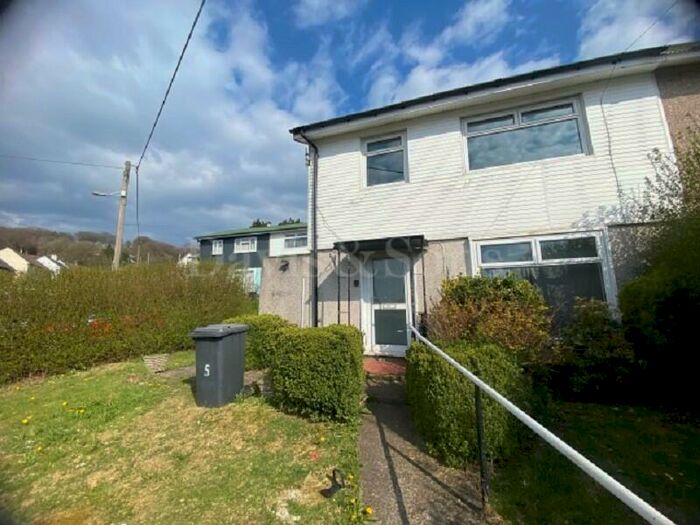 1 Bedroom Flat To Rent In Clytha Square, Abercarn., NP11