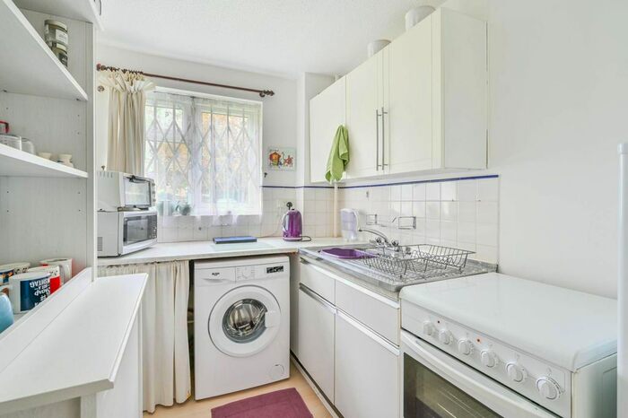 1 Bedroom Flat To Rent In Palmerston Road, Wood Green, London, N22