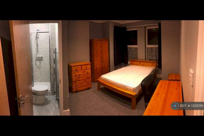 5 Bedroom Semi-Detached House To Rent In Newcombe Road, Southampton, SO15