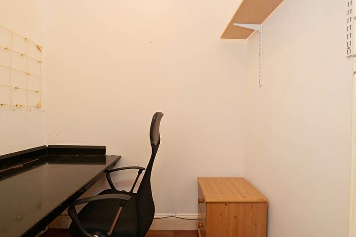 1 Bedroom Flat For Sale In Cambusnethan Street, Edinburgh, EH7