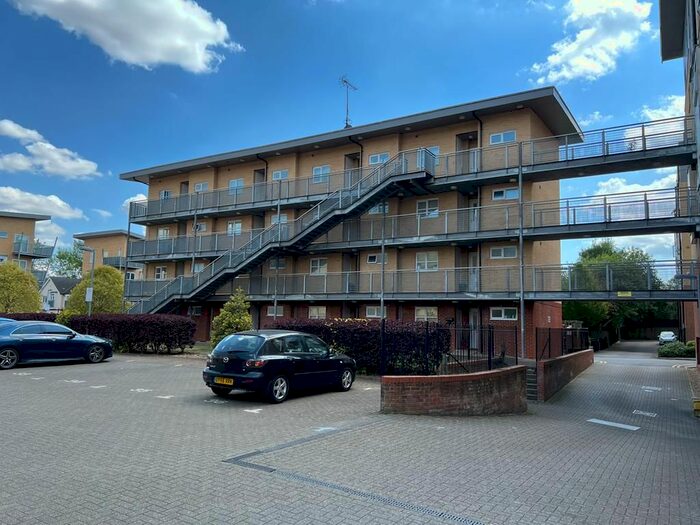 1 Bedroom Flat To Rent In Whitehall Close, Borehamwood, Borehamwood, WD6