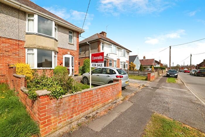 3 Bedroom Semi-Detached House For Sale In Windsor Road, Durrington, Salisbury, SP4