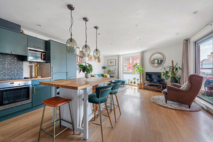 2 Bedroom Flat To Rent In Willow Way, London, SE26