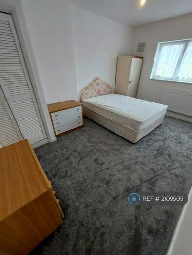 3 Bedroom Terraced House To Rent In Tiverton Drive, London, SE9