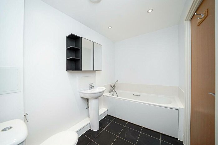 2 Bedroom Apartment To Rent In Shingly Place, The Ridgeway, Chingford, E4