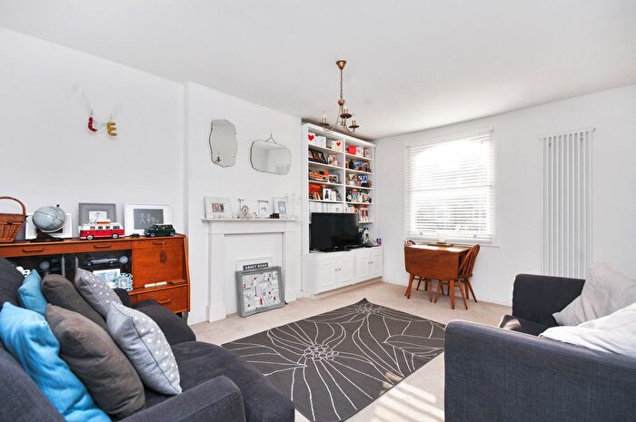 1 Bedroom Flat To Rent In Oberstein Road, Battersea, London, SW11