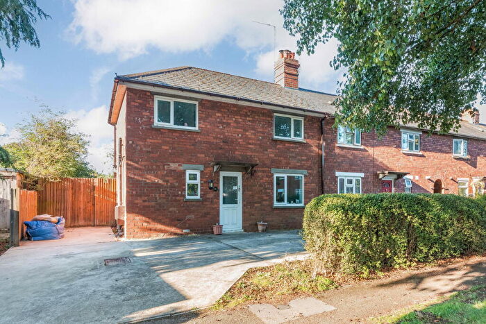 3 Bedroom Semi-Detached House For Sale In Beechfield Crescent, Banbury, OX16