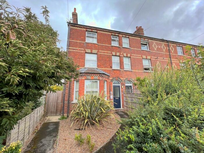 1 Bedroom Flat To Rent In The Crescent, Tonbridge, TN9