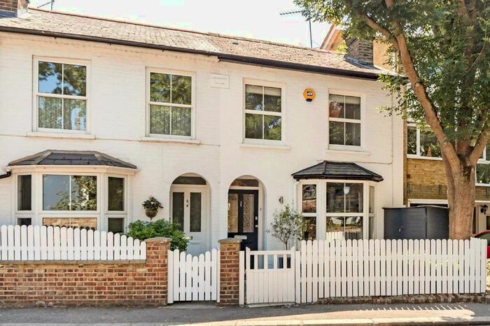 3 Bedroom Semi-Detached House To Rent In High Street, Hampton, TW12