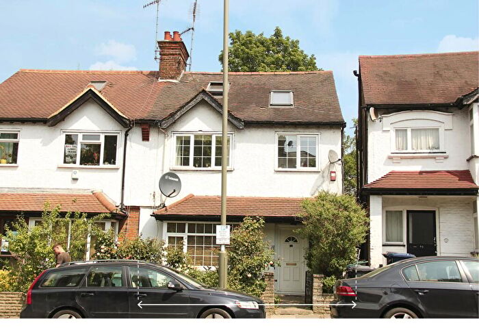 2 Bedroom Flat For Sale In North End Road, London, NW11