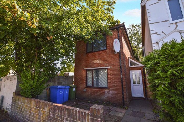 3 Bedroom Detached House For Sale In Peabody Road, Farnborough, Hampshire, GU14