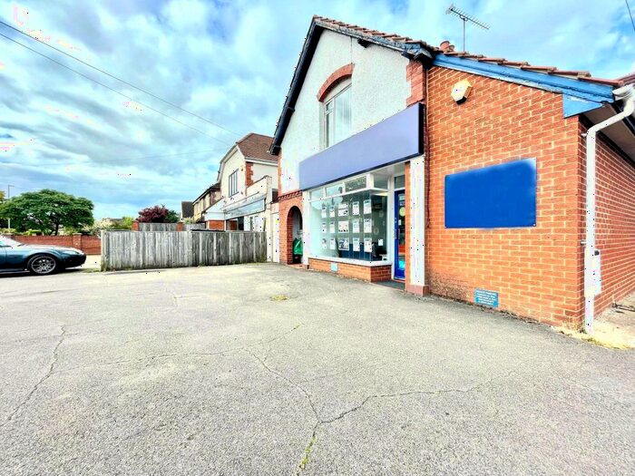 2 Bedroom Flat To Rent In Loddon Bridge Road, Woodley, Berkshire, RG5