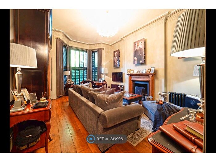 2 Bedroom Flat To Rent In Elsham Road, London, W14