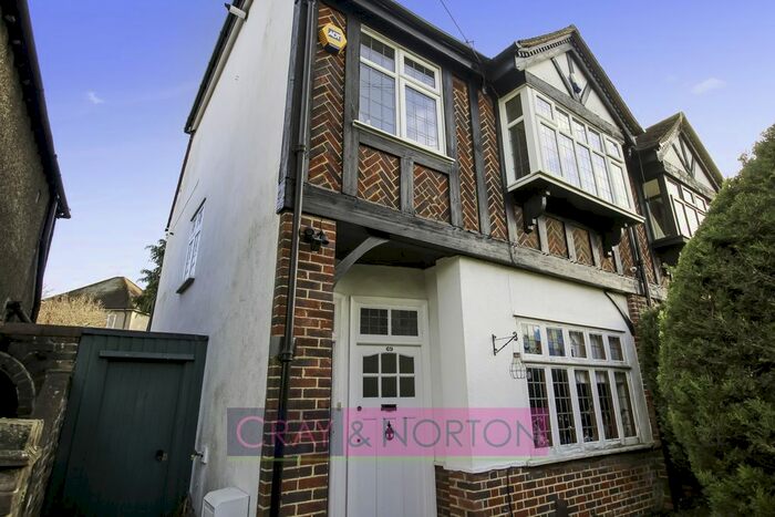2 Bedroom Maisonette To Rent In Stoats Nest Road, Coulsdon, CR5