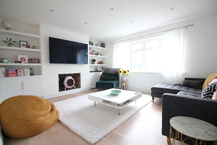 2 Bedroom Flat To Rent In Greystoke Gardens, London, W5