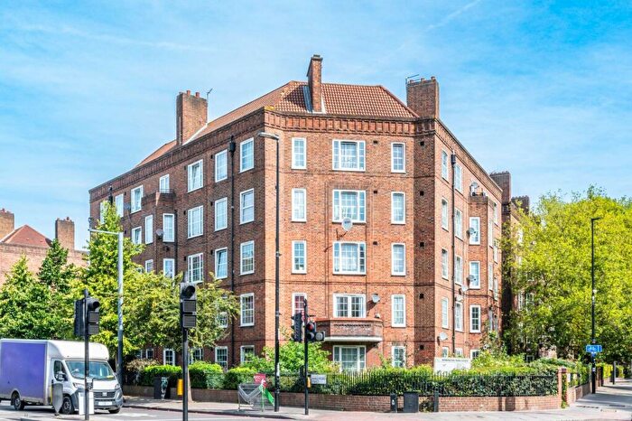 3 Bedroom Flat To Rent In Kennington Oval, Oval, London, SE11