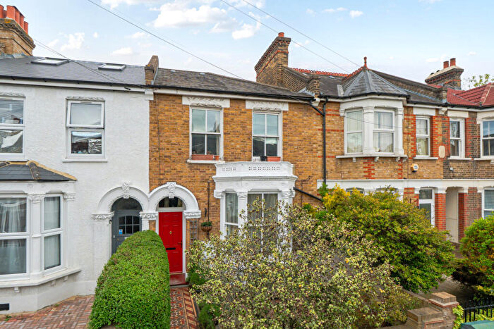 2 Bedroom Apartment For Sale In Bowness Road, London, SE6