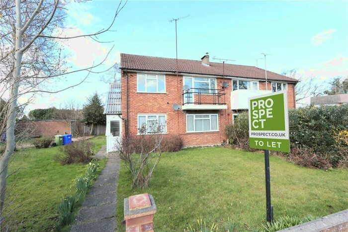 2 Bedroom Maisonette To Rent In West Heath Road, Farnborough, Hampshire, GU14